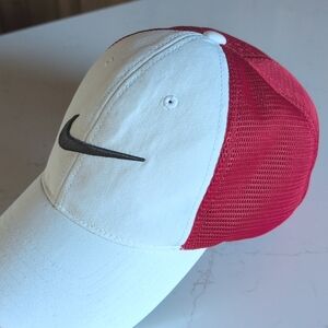Nike Golf fitted hat with mesh back S/M